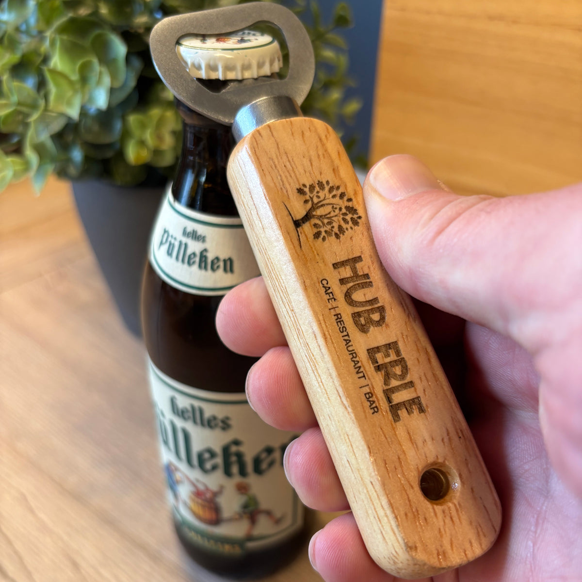 Individuell gravierbarer Flaschenöffner mit Holzhandgriff – Münsterland Dorf Erle